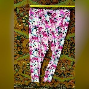 LulaRoe Leggings TC2 (tall curvy 2) Pretty Pink Rose double stitched like new